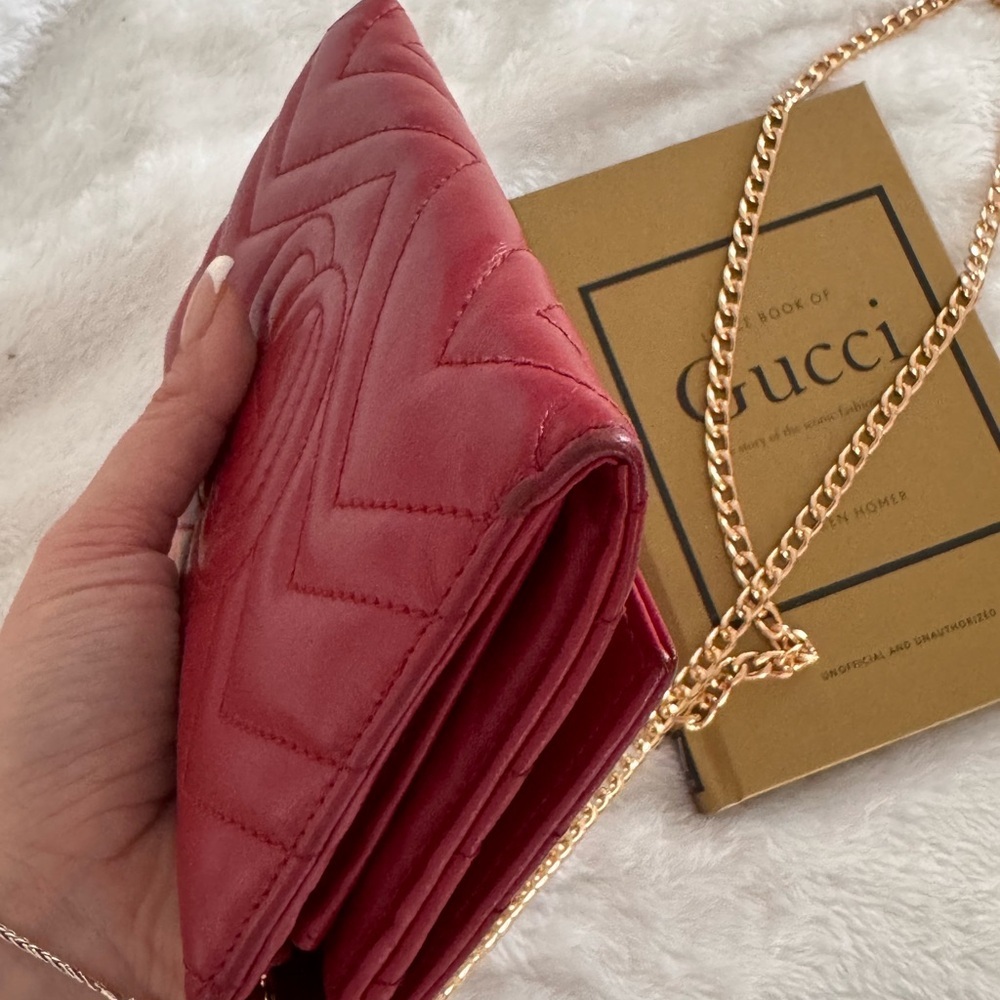 Gucci Red Marmont Chevron Leather Crossbody Bag with Gold Chain - Picture 9 of 16